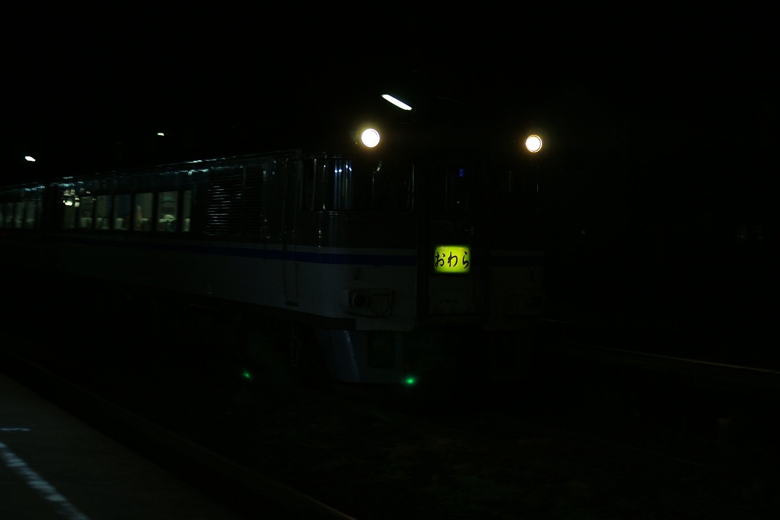 真っ暗な特急おわら