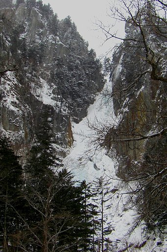 凍った銀河の滝（層雲峡）