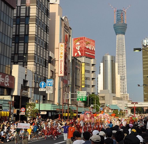 東京スカイツリーと浅草サンバカーニバル