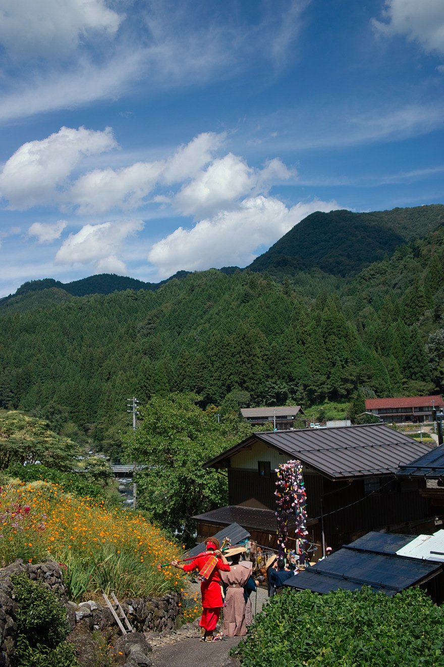 【花のある情景】祭りが始まる