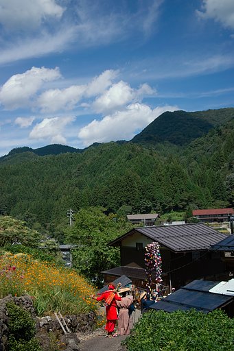 【花のある情景】祭りが始まる