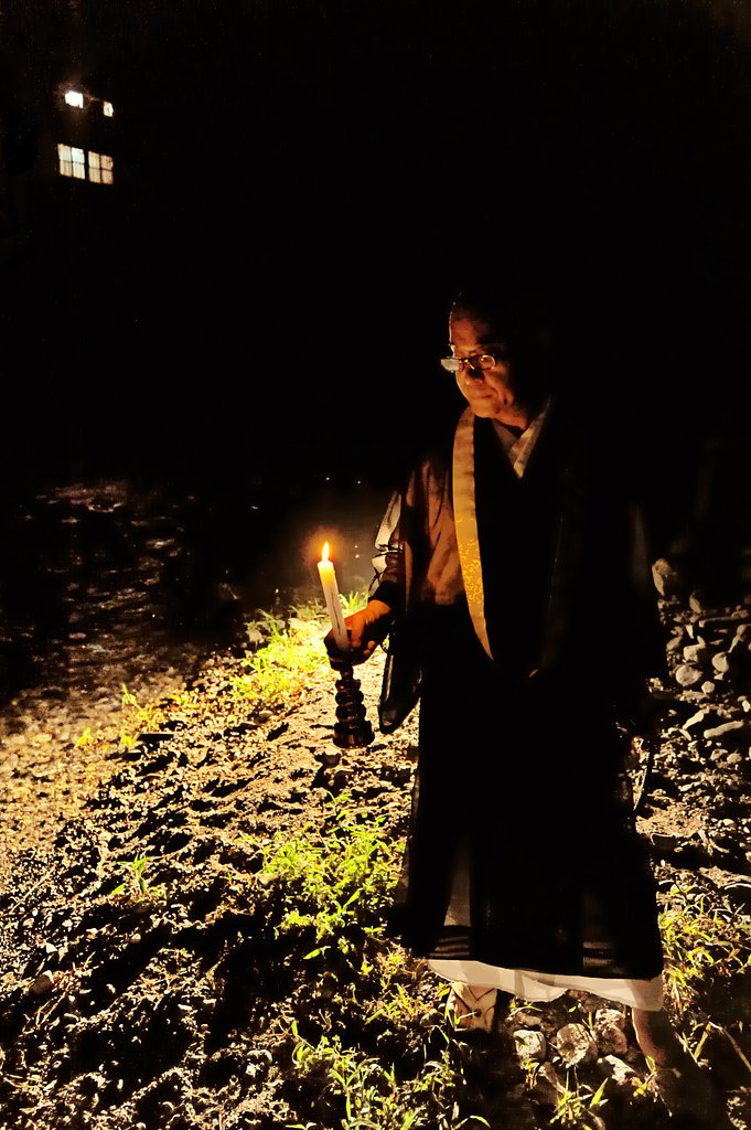 【燃】　燃えるロウソク