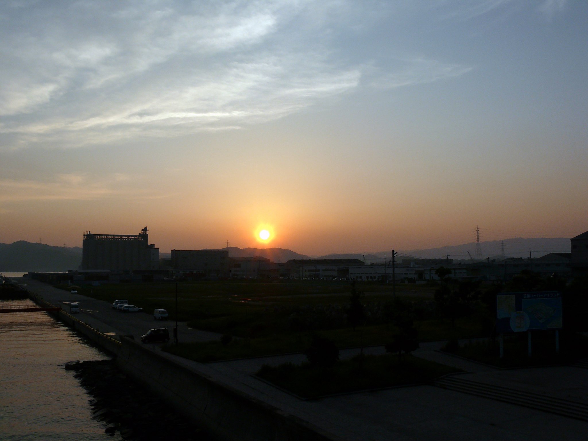 【燃】夕日の上の雲
