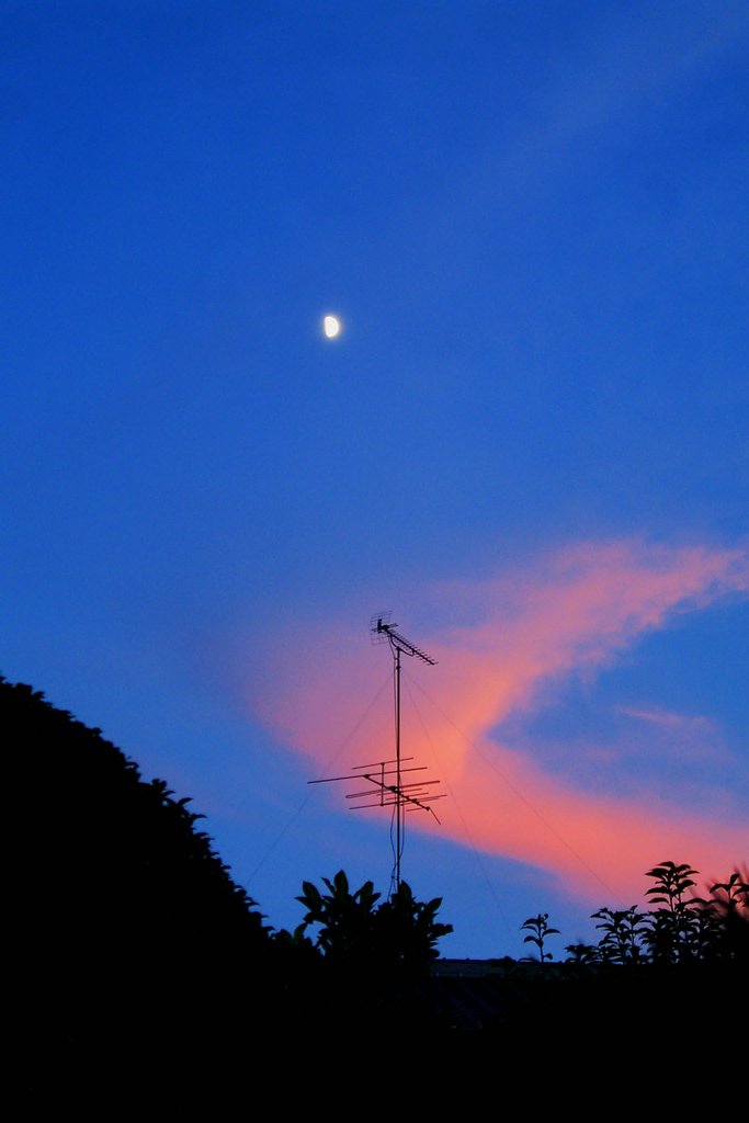 月と夕焼け