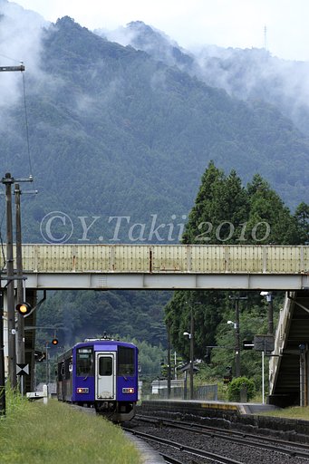 山間の無人駅