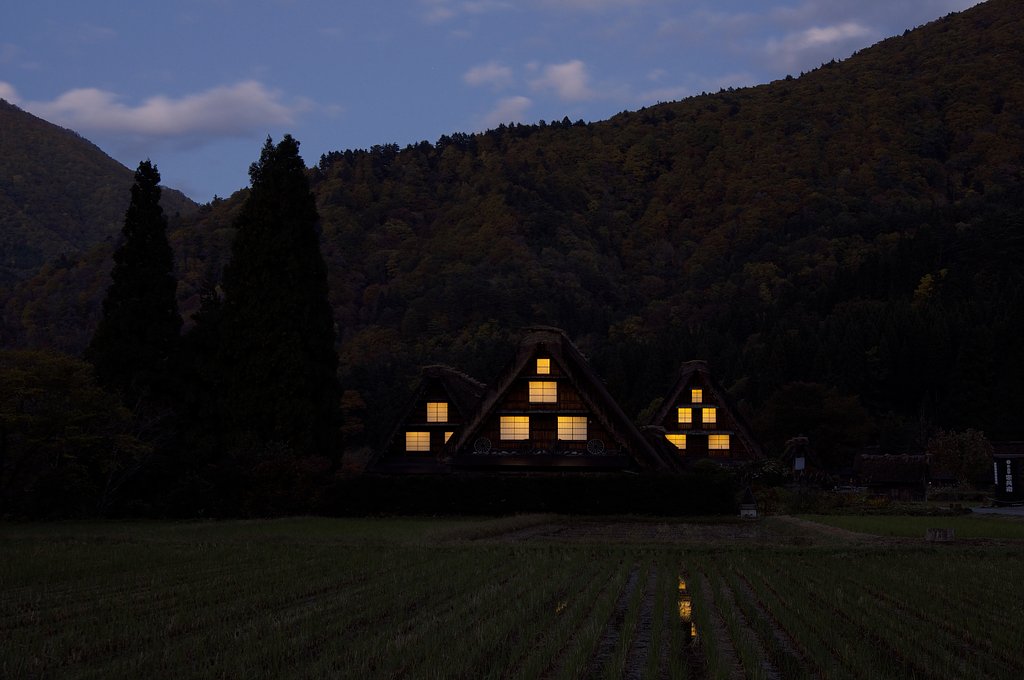 夕暮れの白川郷