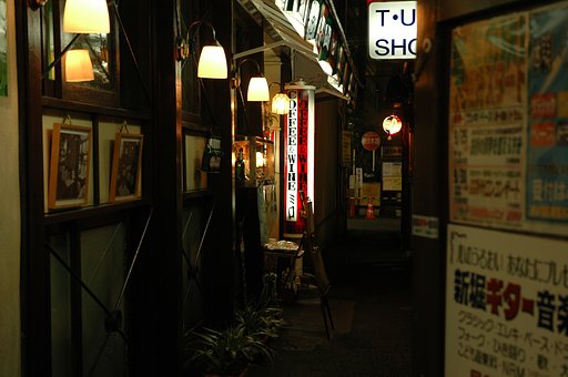 路地裏で