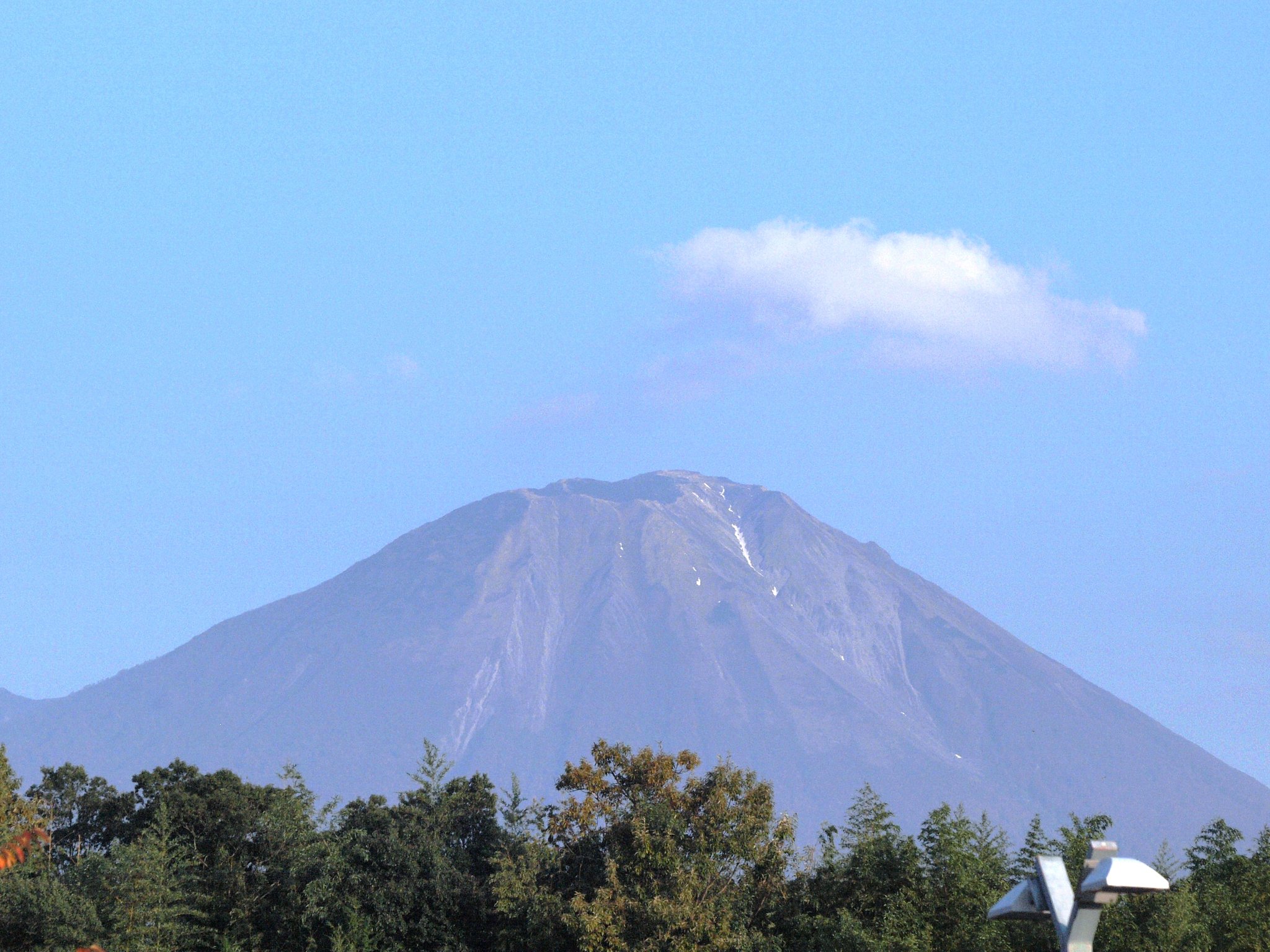 秋晴れの大山