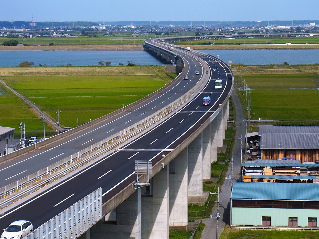 県境を跨ぐハイウエー
