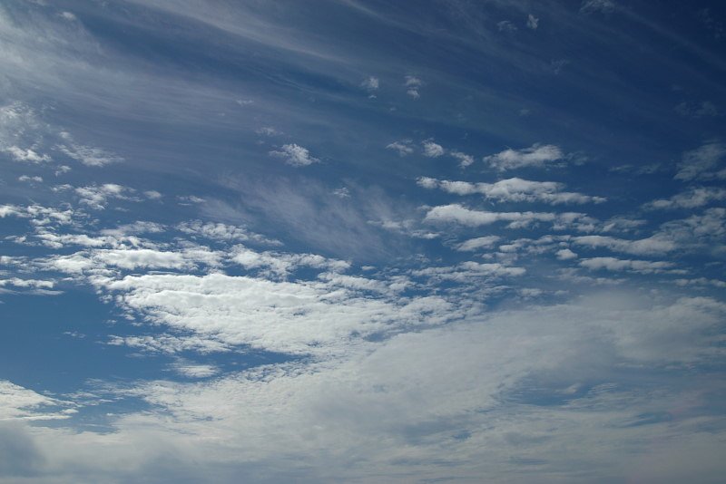 輝くすじ雲と