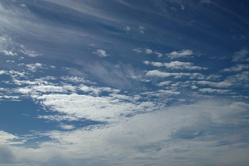 輝くすじ雲と