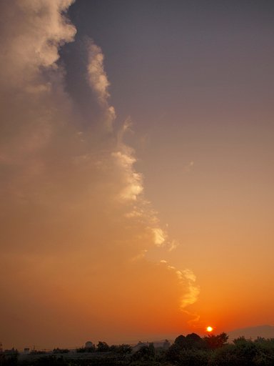 煙を吹いて落下する太陽