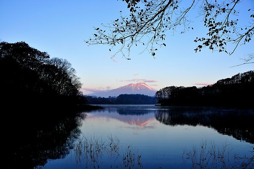 朝焼けの岩手山