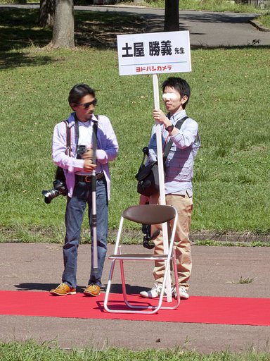 サングラス姿のサムライ