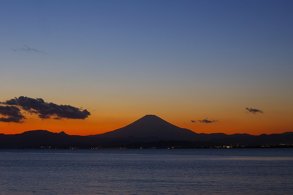 黄昏ゆく富士山