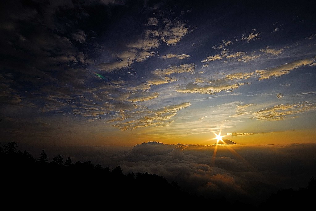 七面山　朝焼けの富士山