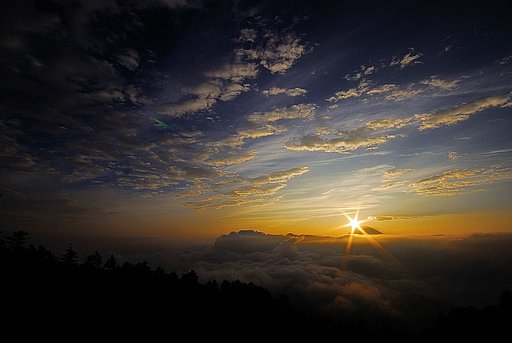 七面山　朝焼けの富士山