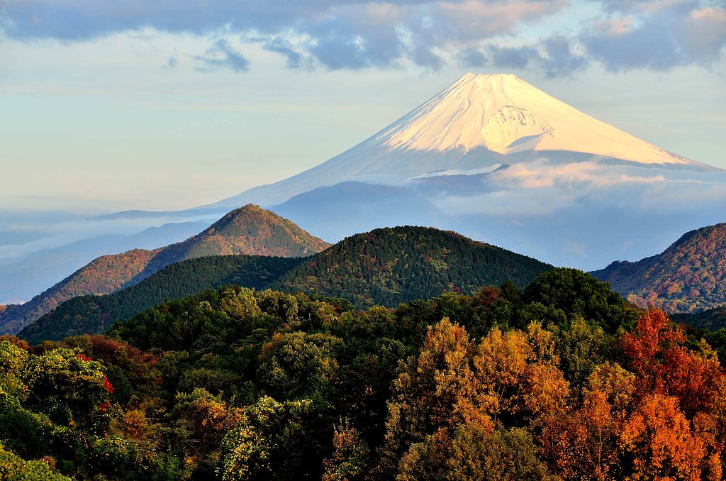 紅葉した里山に抱かれて