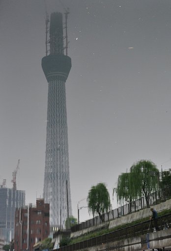 川に映るの東京スカイツリー