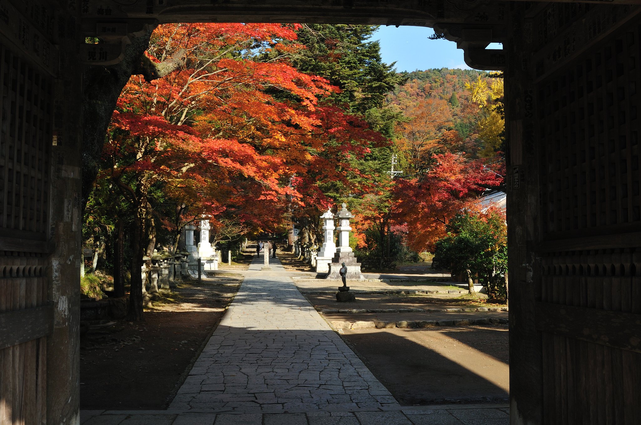 山門より