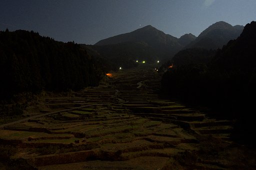 月光下の棚田