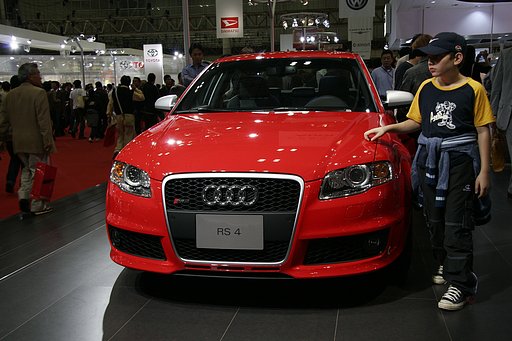 赤い車