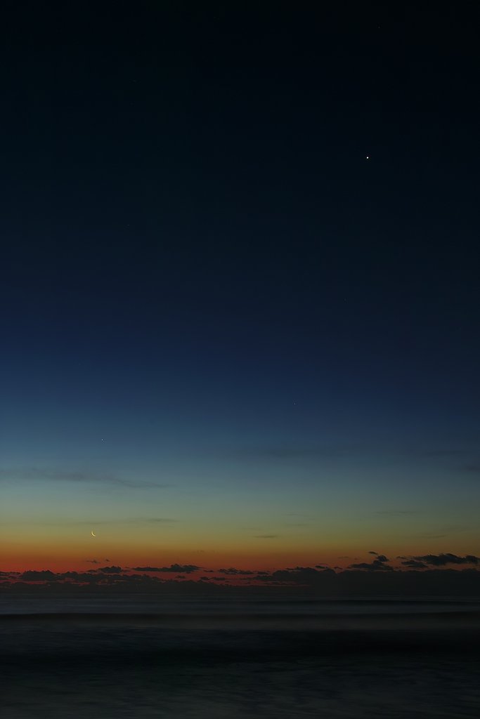 下弦の月と金星