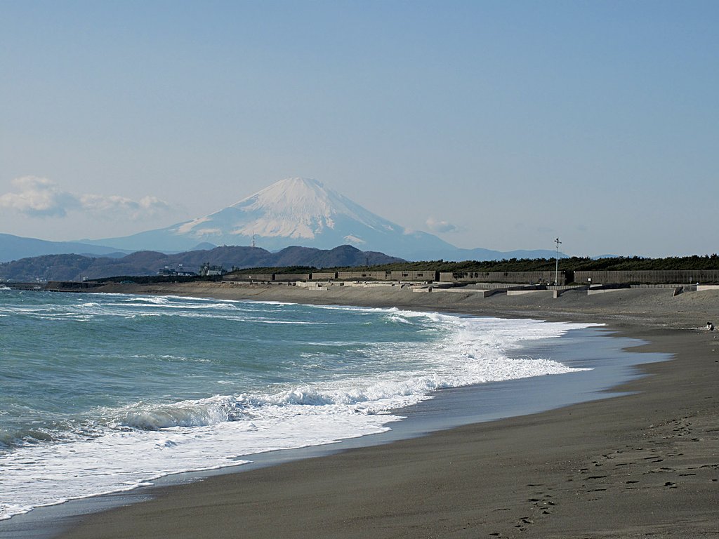 薄曇りの富士山