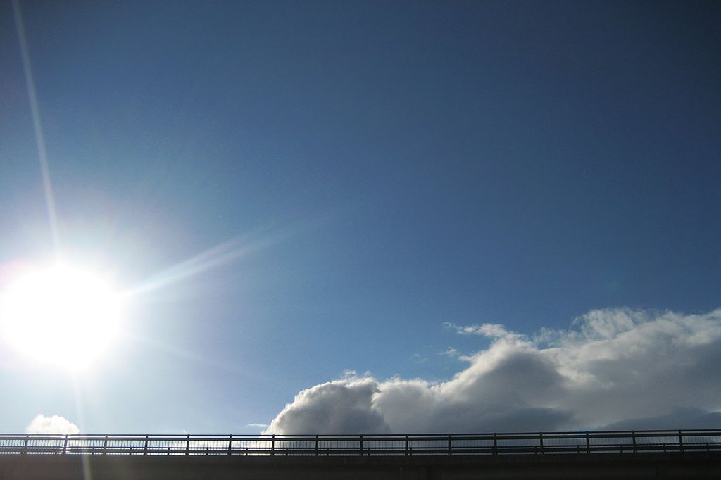 【絵のような】渡り橋の空