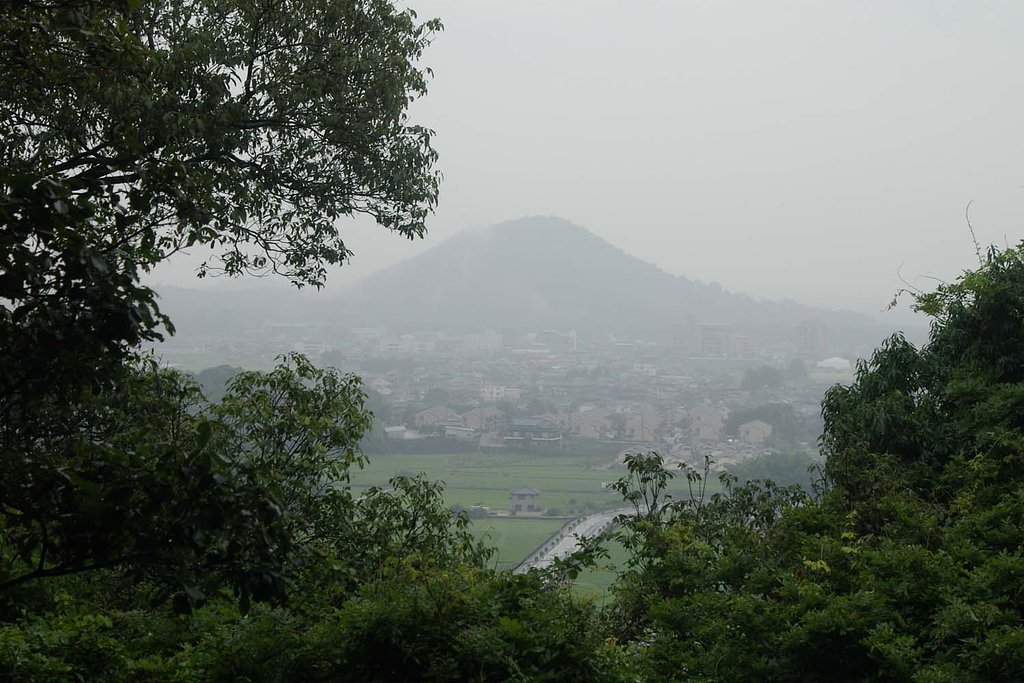 畝傍山を望む