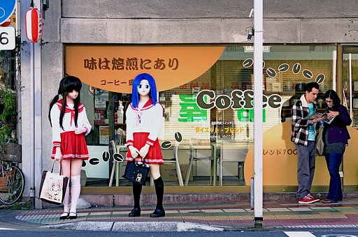 【絵のような】　絵が歩く町...