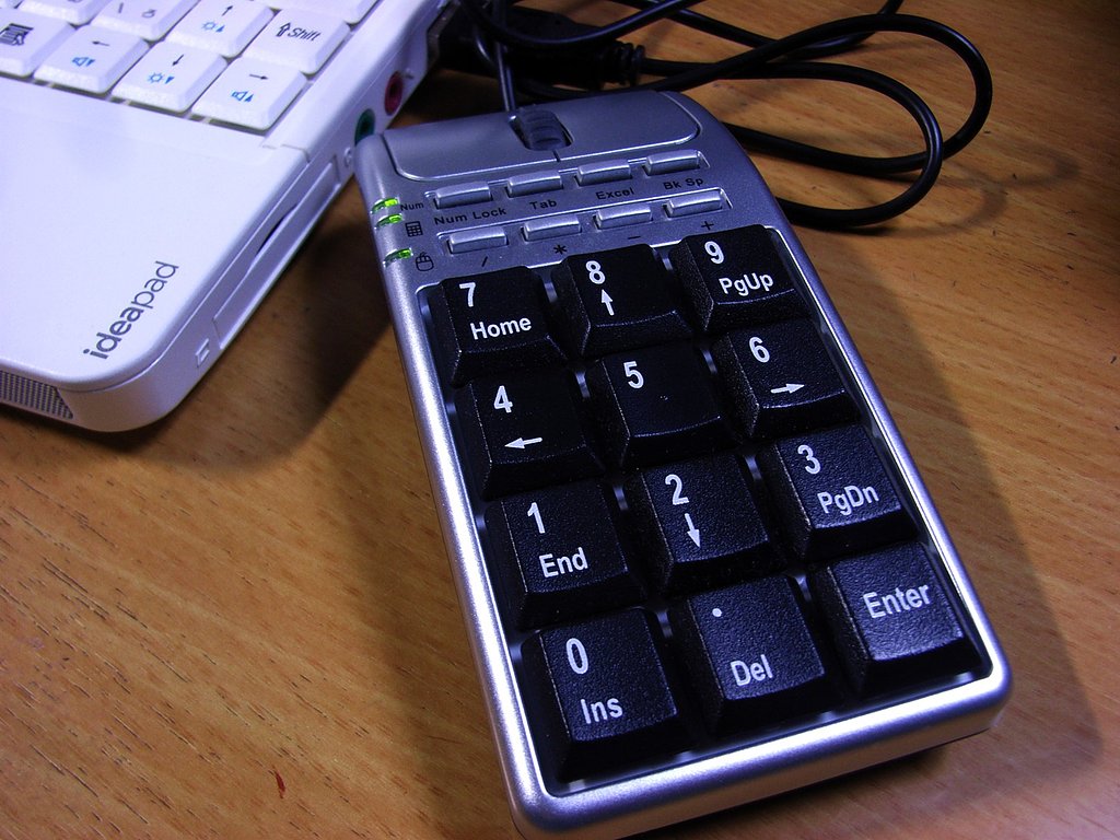 【う】テンキー付マウス