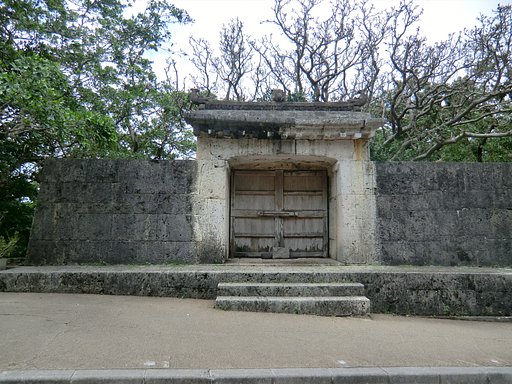 園比屋武御嶽石門（沖縄の旅４）
