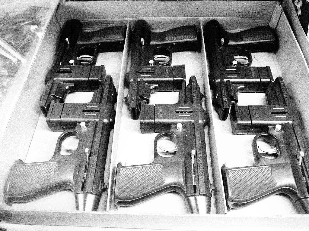 【モノクロ】GUN