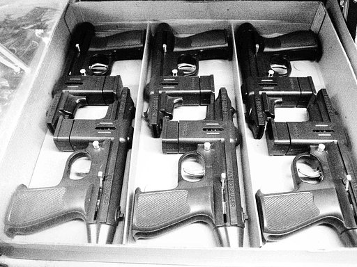 【モノクロ】GUN