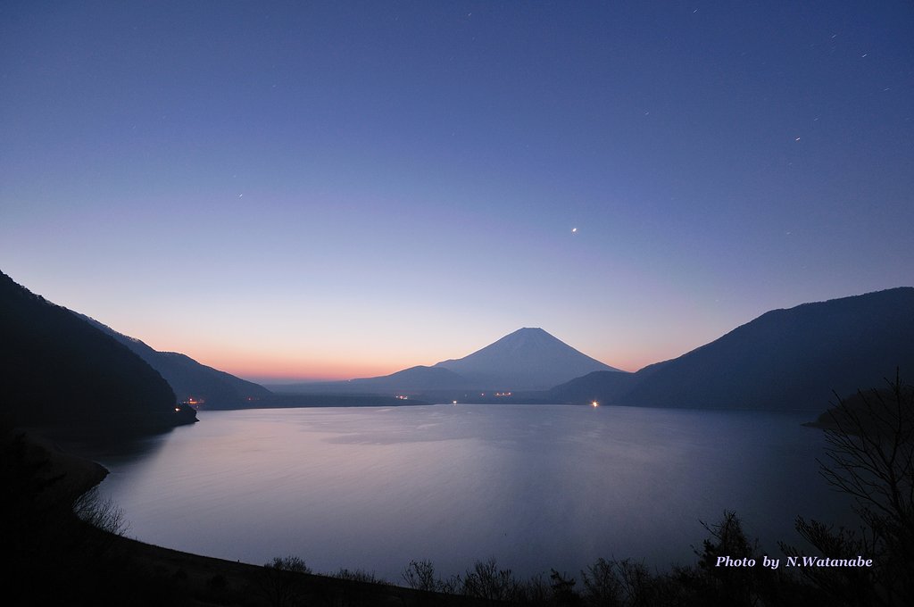 本栖湖の朝