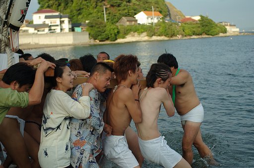 横須賀鴨居八幡のお祭り