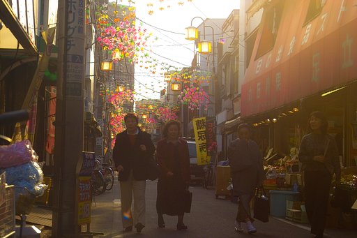 「Ｓ」暮れゆく日の出町商店街