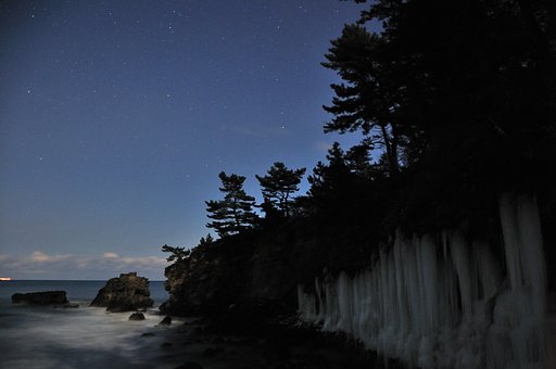 氷柱と星空