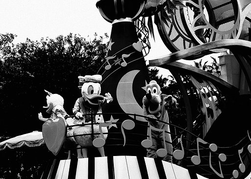 【モノクロ】ディズニーランド