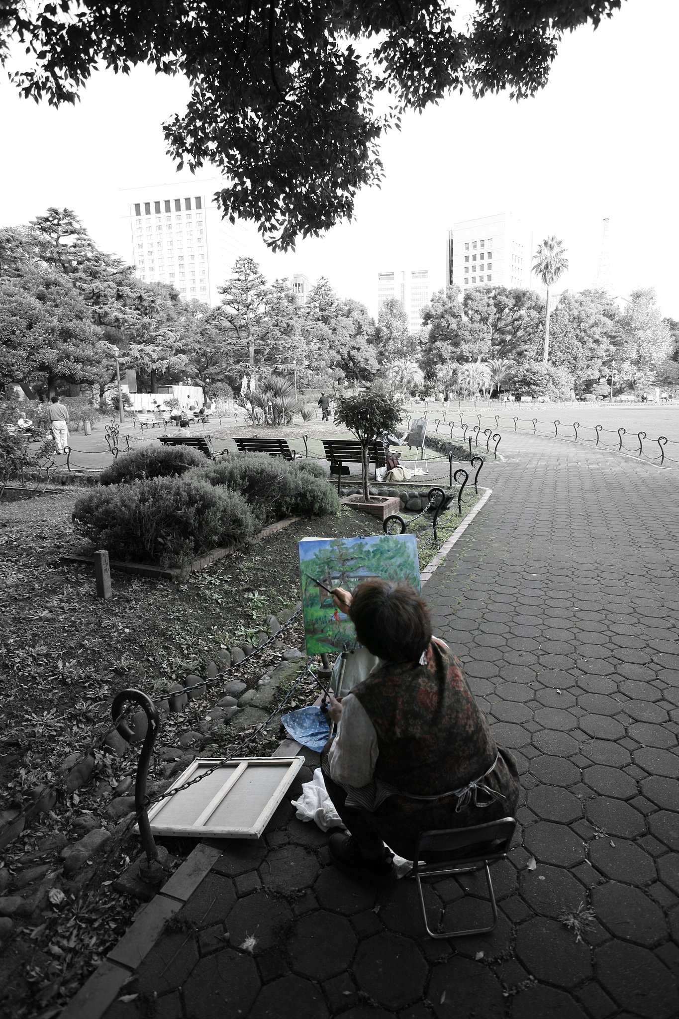 絵を描く人