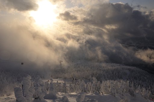 迫る吹雪