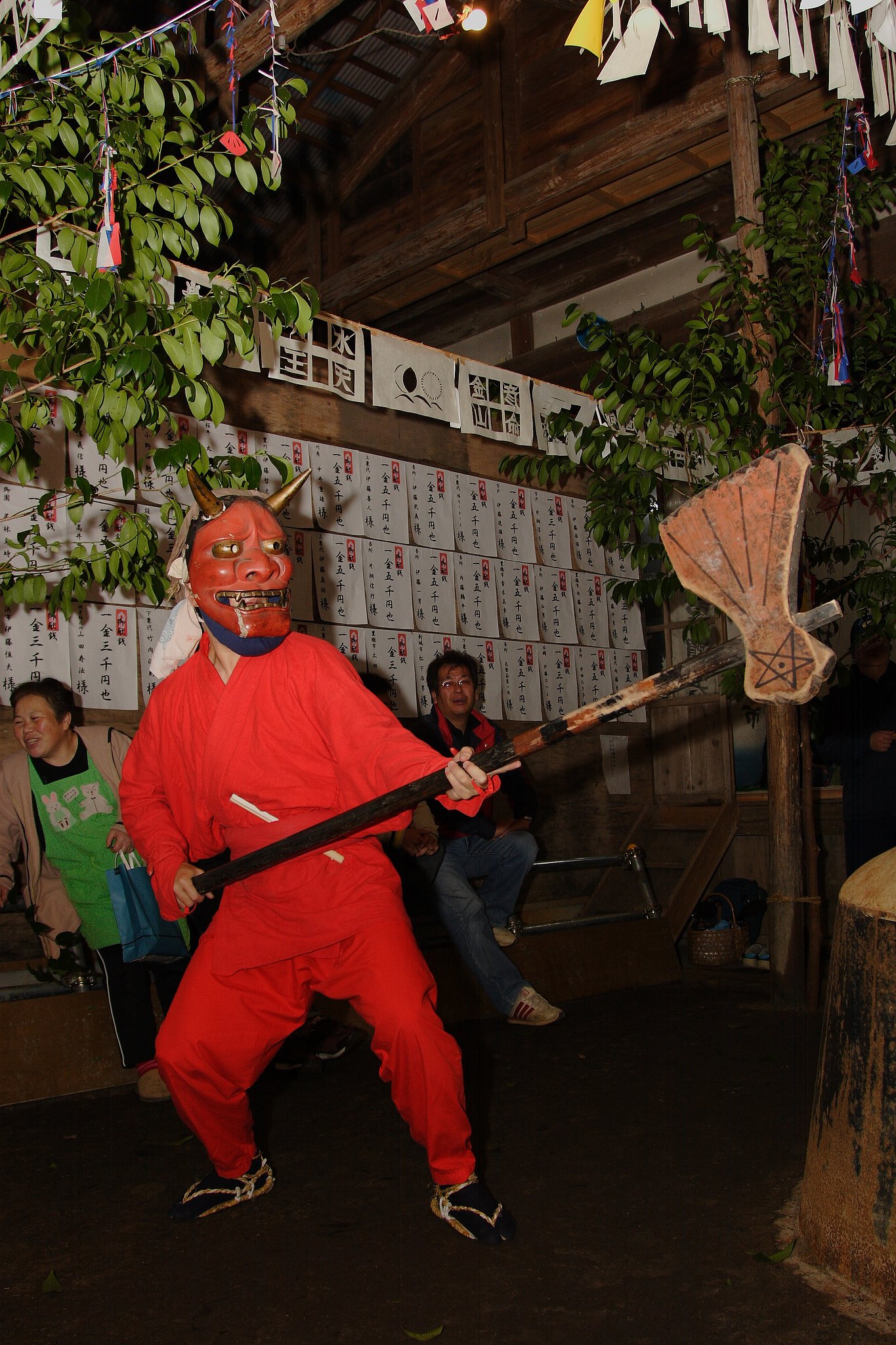 花祭り（中央様鬼の舞）