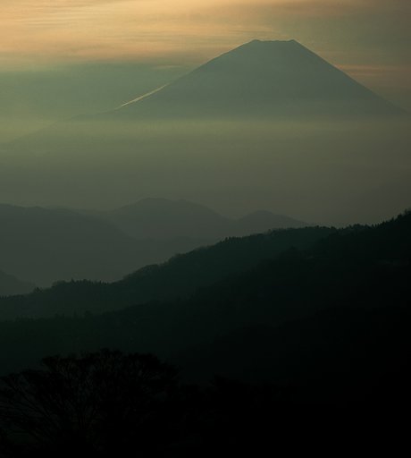 薄霞の朝