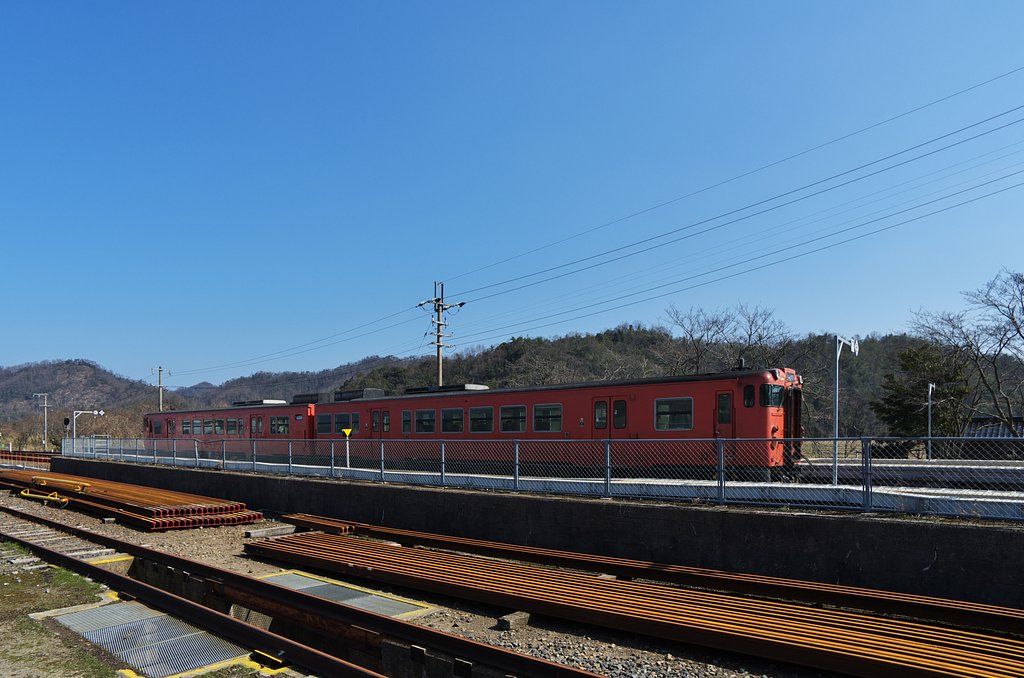 岩美駅に入る気動車