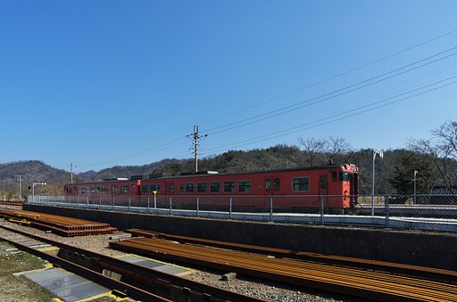 岩美駅に入る気動車
