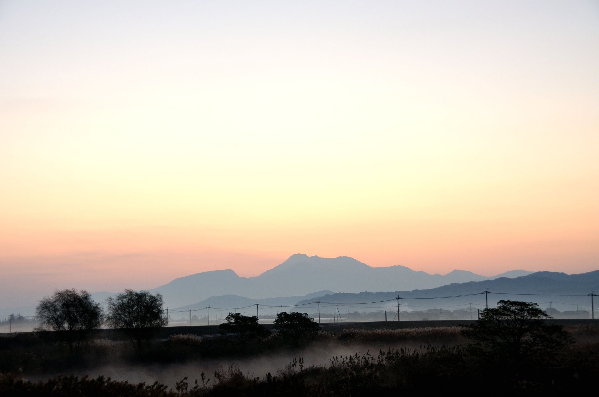 夜明けの田園