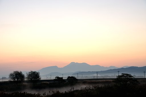 夜明けの田園