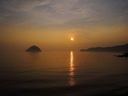 臼杵湾の夜明け
