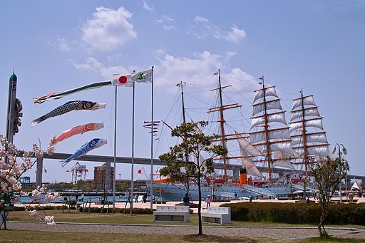 こいのぼりと海王丸